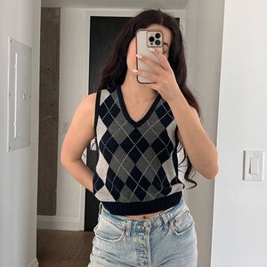 Printed navy knit sweater vest crop top